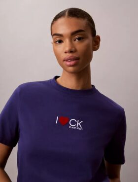 T-shirt classica con logo a cuore