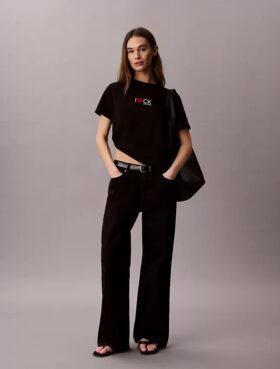 T-shirt classica con logo a cuore