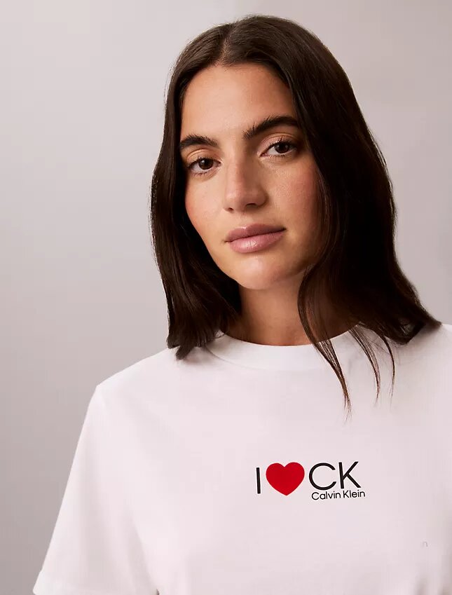 T-shirt classica con logo a cuore T-shirt classica con logo a cuore