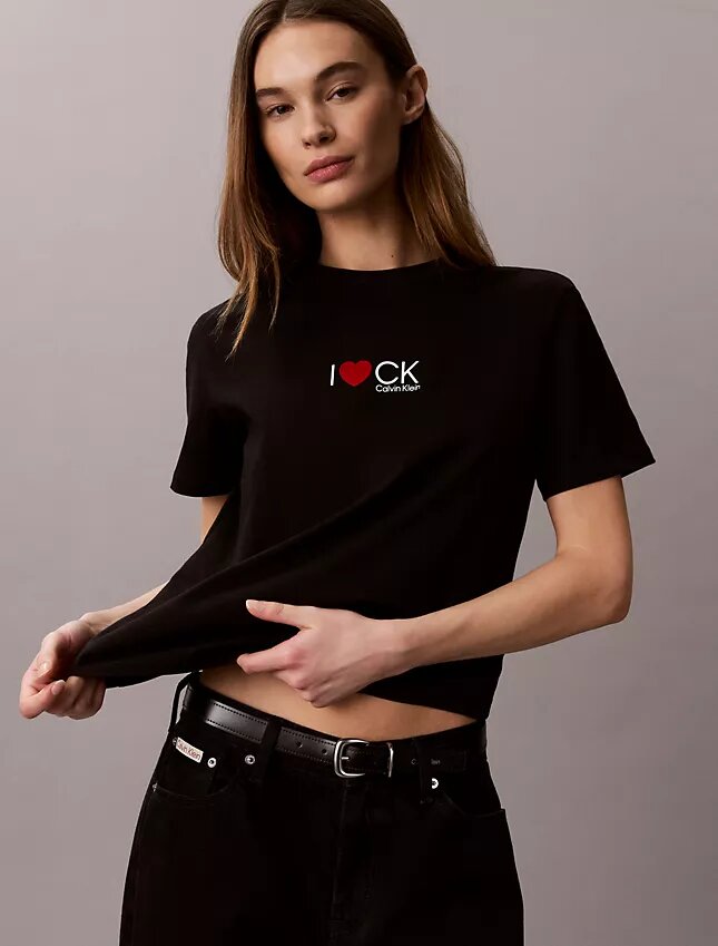 T-shirt classica con logo a cuore T-shirt classica con logo a cuore