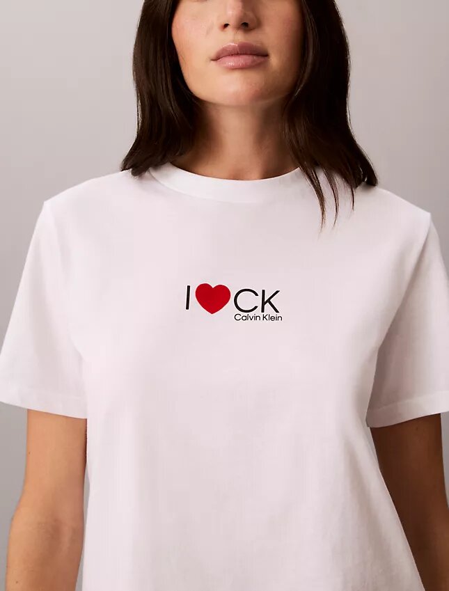 T-shirt classica con logo a cuore T-shirt classica con logo a cuore