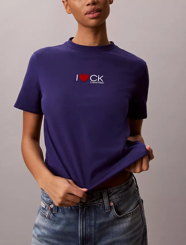 T-shirt classica con logo a cuore T-shirt classica con logo a cuore