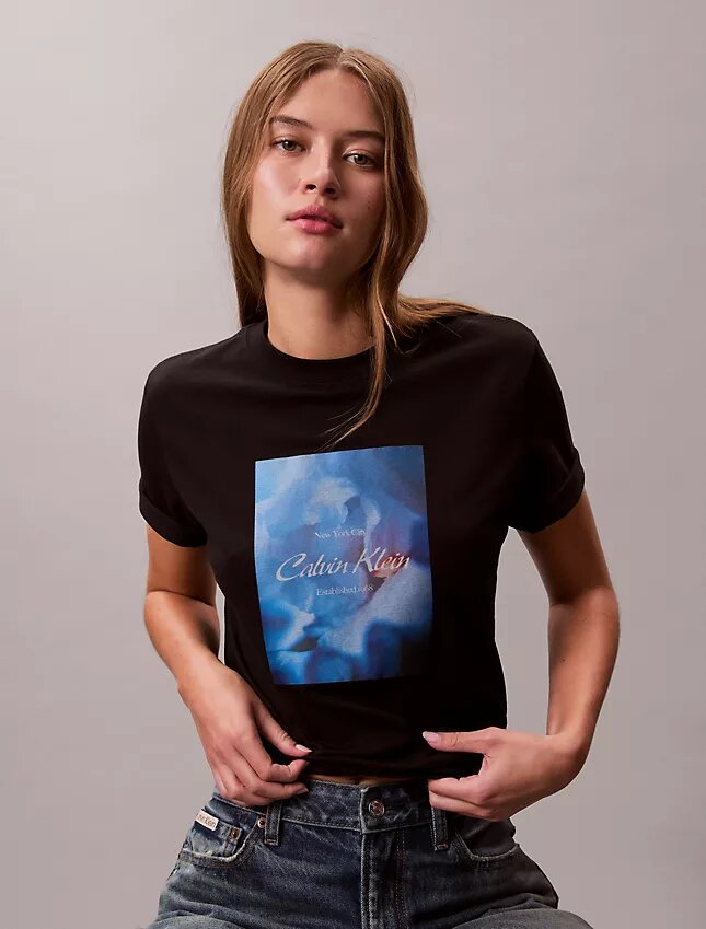 T-shirt classica con logo floreale T-shirt classica con logo floreale