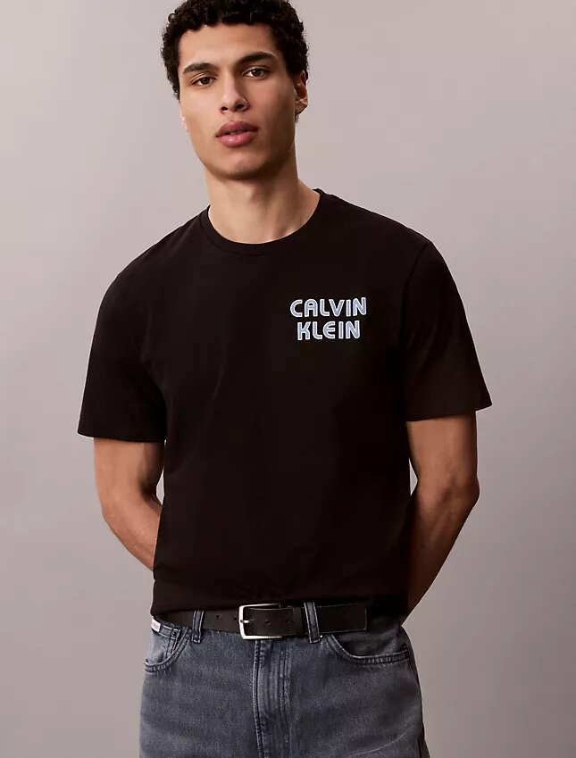 T-shirt classica con logo grafico retrò T-shirt classica con logo grafico retrò