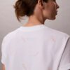 T-shirt classica con logo in caratteri script su tutta la superficie T-shirt classica con logo in caratteri script su tutta la superficie
