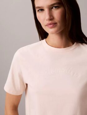 T-shirt classica con logo in feltro