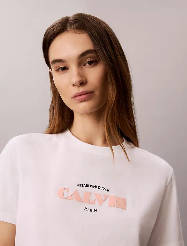 T-shirt classica con logo in grassetto T-shirt classica con logo in grassetto