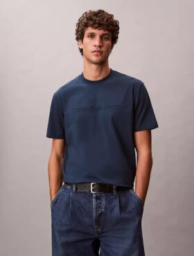 T-shirt classica con logo in rilievo