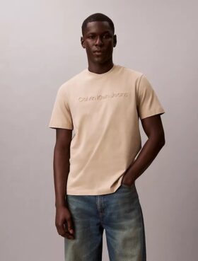 T-shirt classica con logo in rilievo