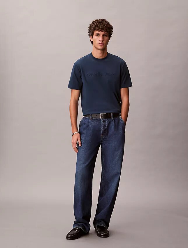 T-shirt classica con logo in rilievo T-shirt classica con logo in rilievo