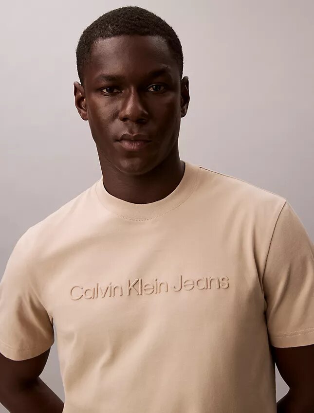 T-shirt classica con logo in rilievo T-shirt classica con logo in rilievo