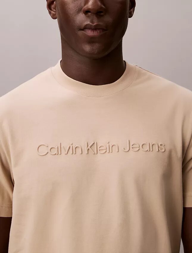 T-shirt classica con logo in rilievo T-shirt classica con logo in rilievo
