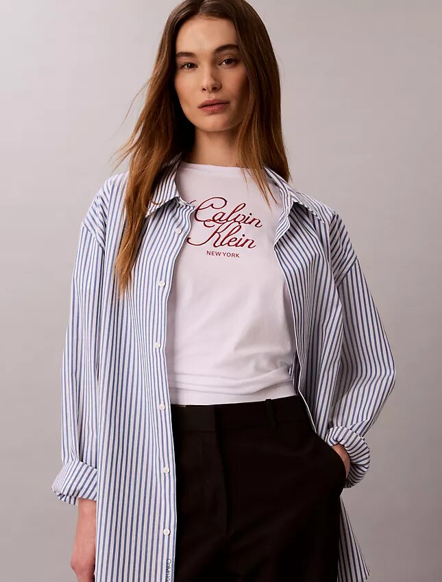 T-shirt classica con logo in stile script T-shirt classica con logo in stile script