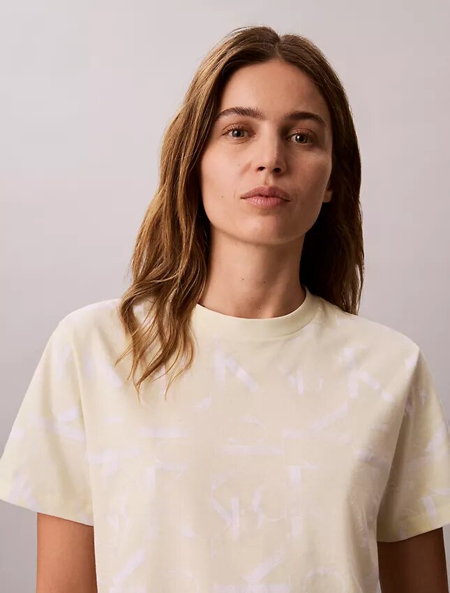 T-shirt classica con Monogram sbiadito su tutta la superficie T-shirt classica con Monogram sbiadito su tutta la superficie
