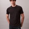 T-shirt classica con Monogram su tutta la superficie in cotone Liquid Touch T-shirt classica con Monogram su tutta la superficie in cotone Liquid Touch