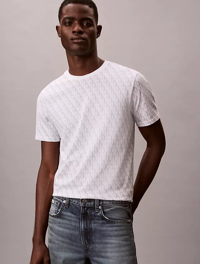 T-shirt classica con Monogram su tutta la superficie in cotone Liquid Touch T-shirt classica con Monogram su tutta la superficie in cotone Liquid Touch
