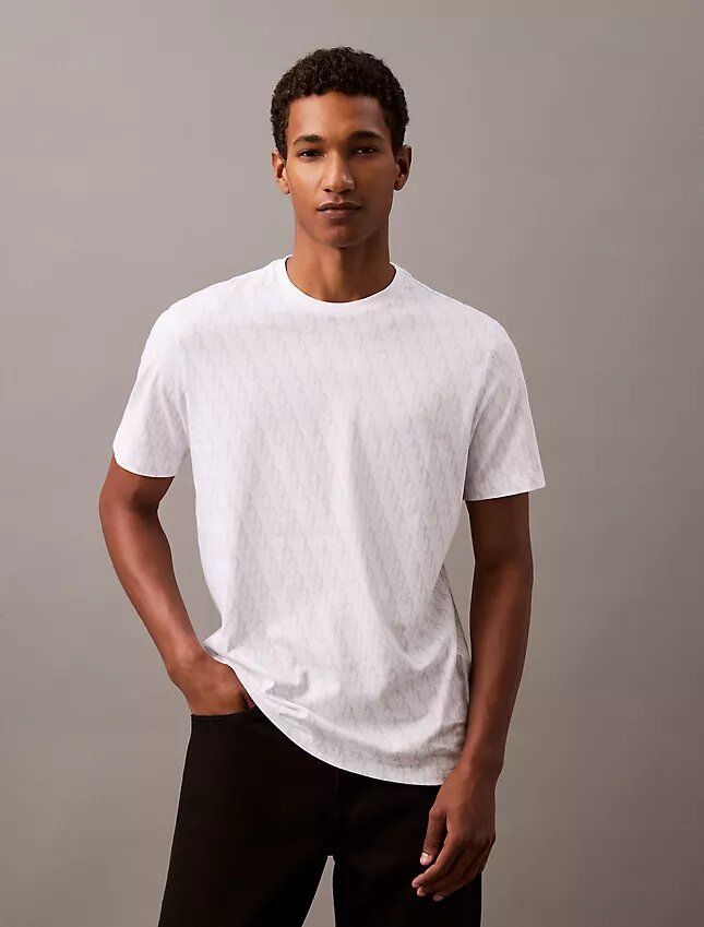 T-shirt classica con Monogram su tutta la superficie in cotone Liquid Touch T-shirt classica con Monogram su tutta la superficie in cotone Liquid Touch