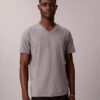 T-shirt classica con scollo a V Liquid Touch T-shirt classica con scollo a V Liquid Touch