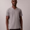 T-shirt classica con scollo a V Liquid Touch T-shirt classica con scollo a V Liquid Touch