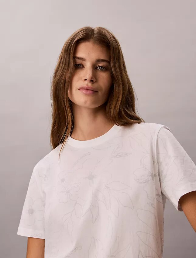 T-shirt classica con stampa floreale T-shirt classica con stampa floreale
