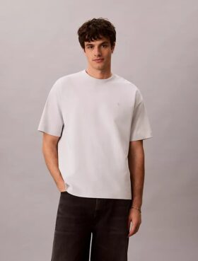 T-shirt comoda con grafica Monologo effetto consumato