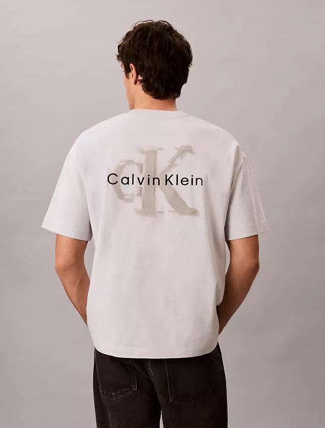 T-shirt comoda con grafica Monologo effetto consumato T-shirt comoda con grafica Monologo effetto consumato