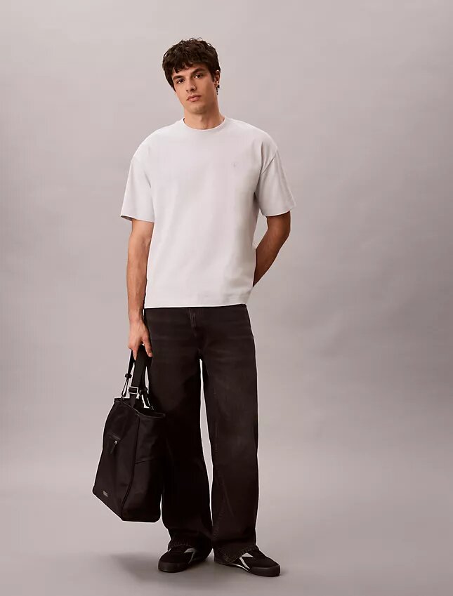 T-shirt comoda con grafica Monologo effetto consumato T-shirt comoda con grafica Monologo effetto consumato