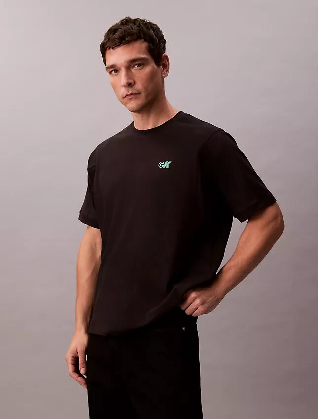T-shirt comoda con logo grafico in piqué rinfrescante T-shirt comoda con logo grafico in piqué rinfrescante