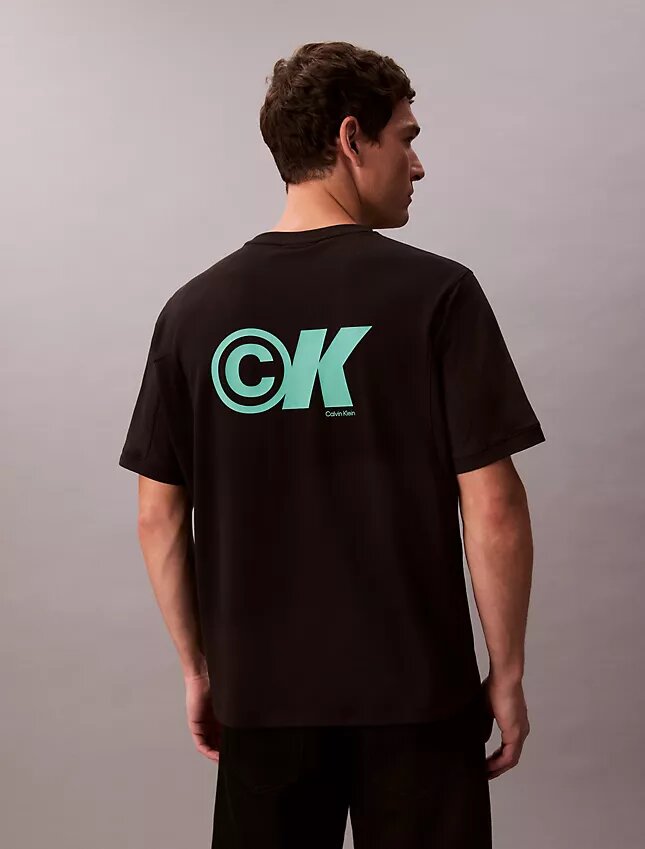 T-shirt comoda con logo grafico in piqué rinfrescante T-shirt comoda con logo grafico in piqué rinfrescante