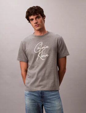 T-shirt comoda con logo in script