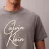 T-shirt comoda con logo in script T-shirt comoda con logo in script