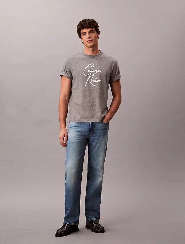 T-shirt comoda con logo in script T-shirt comoda con logo in script