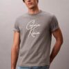 T-shirt comoda con logo in script T-shirt comoda con logo in script