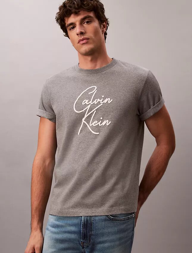T-shirt comoda con logo in script T-shirt comoda con logo in script