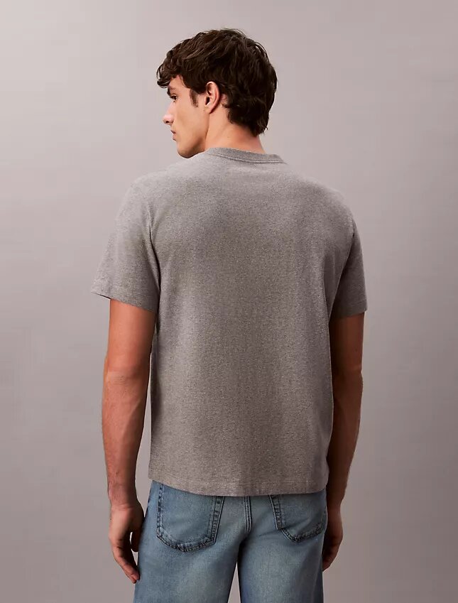 T-shirt comoda con logo in script T-shirt comoda con logo in script