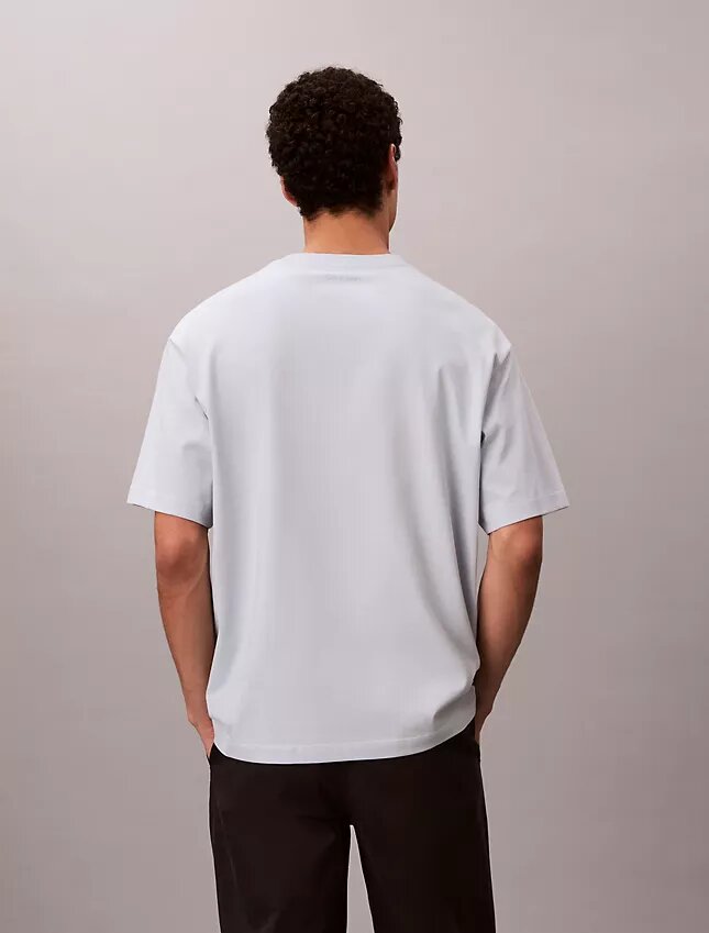 T-shirt comoda con logo ricamato T-shirt comoda con logo ricamato