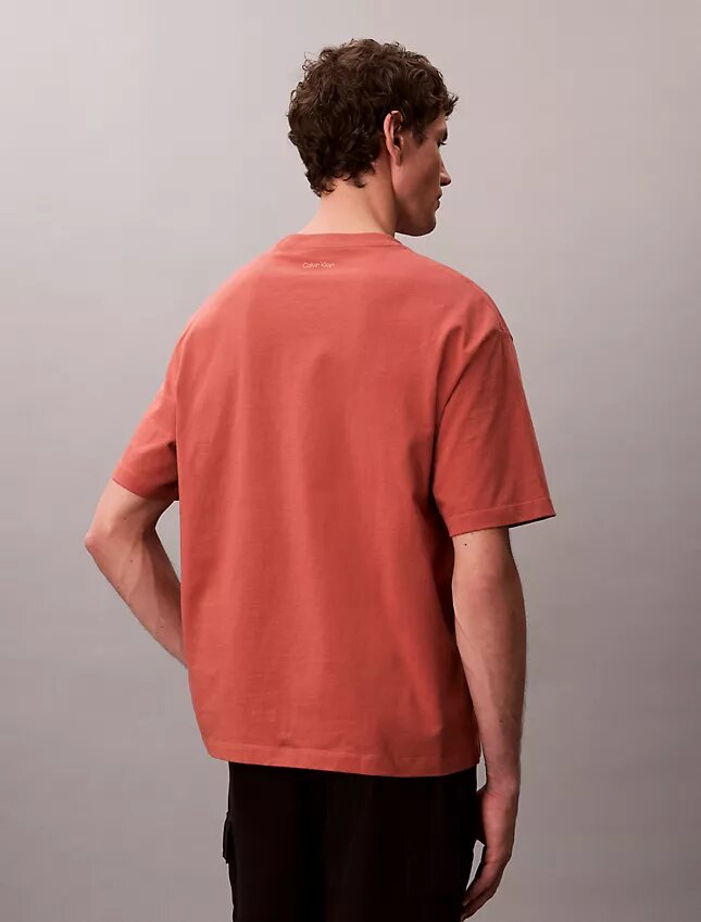 T-shirt comoda con logo ricamato T-shirt comoda con logo ricamato