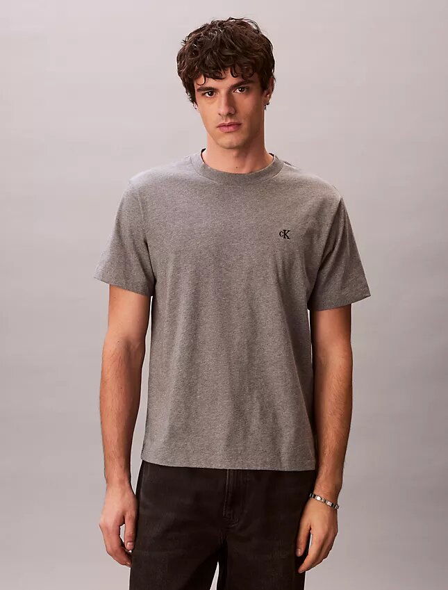 T-shirt comoda con Monogram ricamato T-shirt comoda con Monogram ricamato