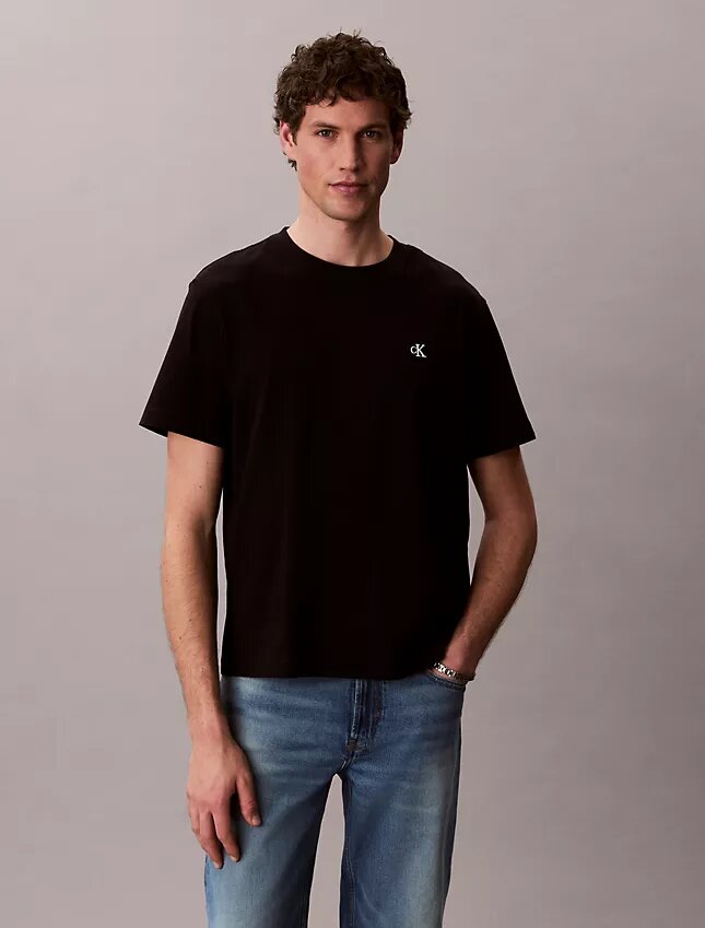 T-shirt comoda con Monogram ricamato T-shirt comoda con Monogram ricamato