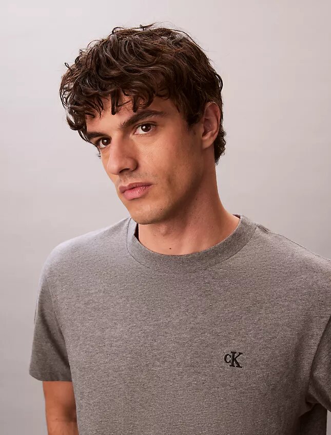 T-shirt comoda con Monogram ricamato T-shirt comoda con Monogram ricamato