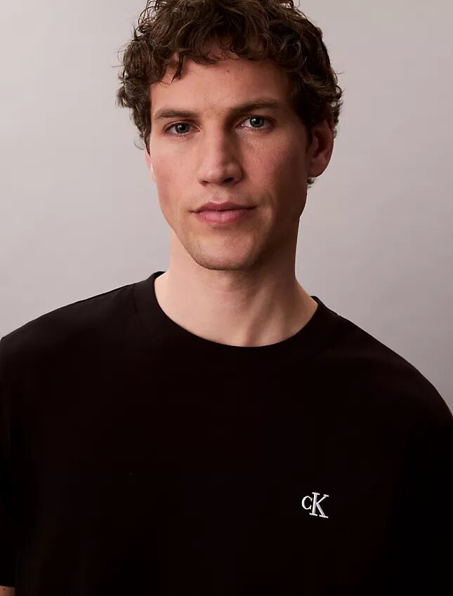 T-shirt comoda con Monogram ricamato T-shirt comoda con Monogram ricamato