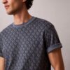 T-shirt comoda con Monogram su tutta la superficie T-shirt comoda con Monogram su tutta la superficie