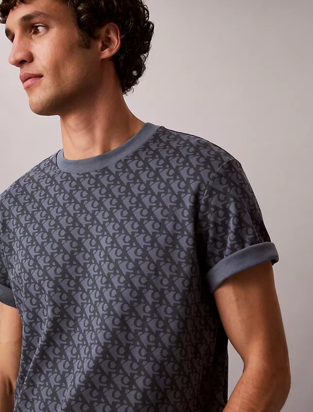 T-shirt comoda con Monogram su tutta la superficie T-shirt comoda con Monogram su tutta la superficie