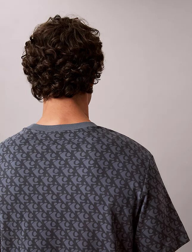 T-shirt comoda con Monogram su tutta la superficie T-shirt comoda con Monogram su tutta la superficie