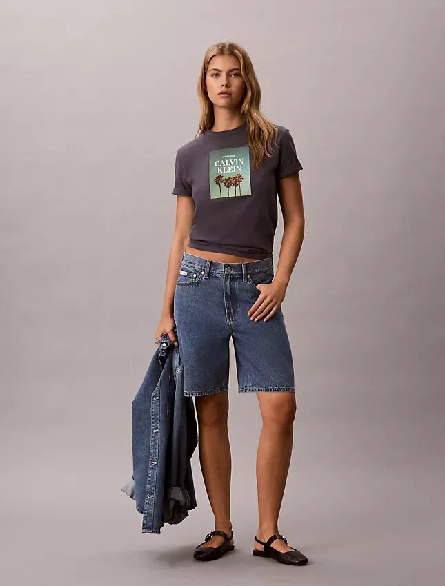 T-shirt con logo grafico a forma di palma T-shirt con logo grafico a forma di palma