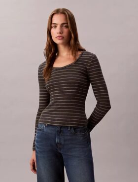 T-shirt con scollo a U in cotone a costine
