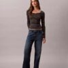 T-shirt con scollo a U in cotone a costine T-shirt con scollo a U in cotone a costine