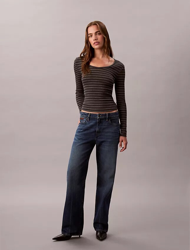 T-shirt con scollo a U in cotone a costine T-shirt con scollo a U in cotone a costine