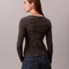 T-shirt con scollo a U in cotone a costine T-shirt con scollo a U in cotone a costine