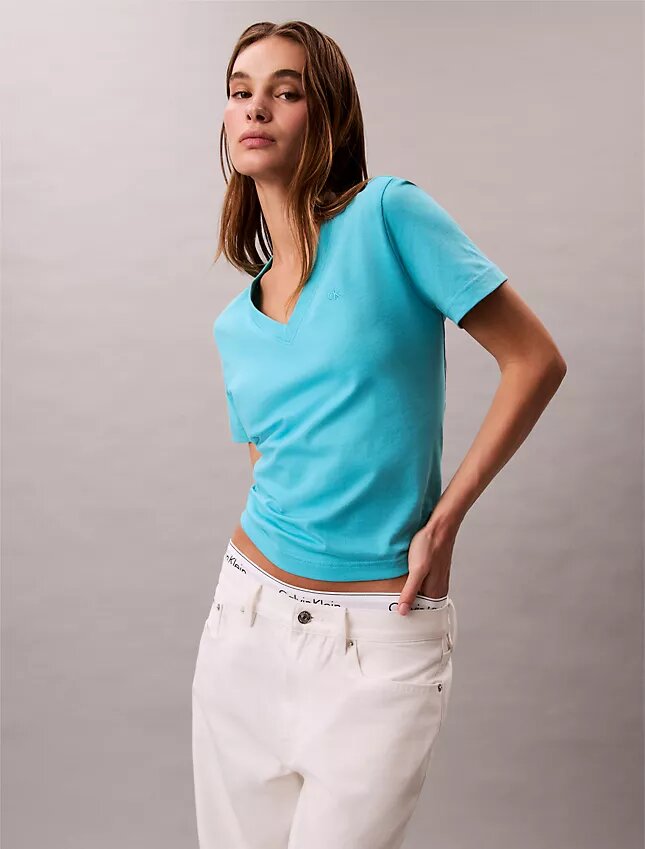 T-shirt con scollo a V e Monogram T-shirt con scollo a V e Monogram